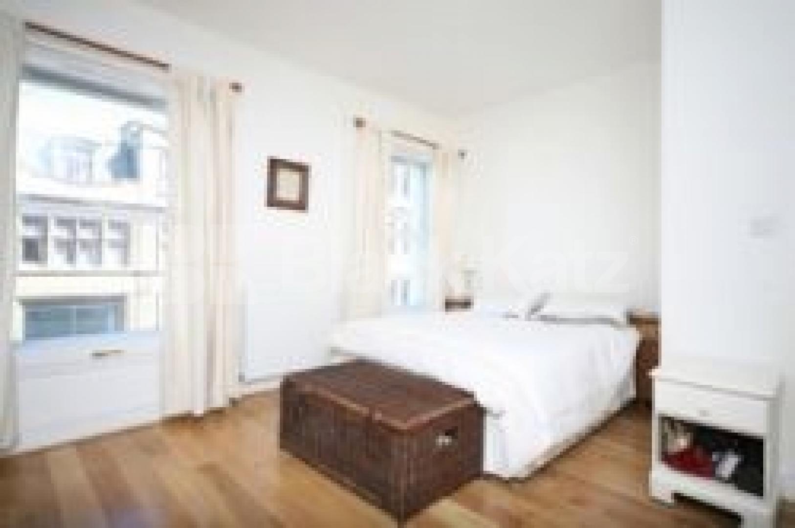 			VIEWINGS ESSENTIAL, 1 Bedroom, 1 bath, 1 reception Flat			 Kensington Gardens Square, Hyde Park W2